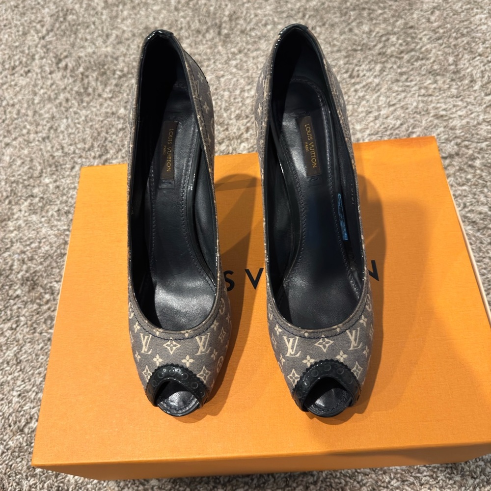 Louis Vuitton Monogram Black and Brown Heels - Picture 3 of 4